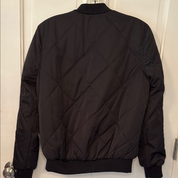 Women’s Forever 21 Black Quilted Bomber Jacket - Picture 2 of 3